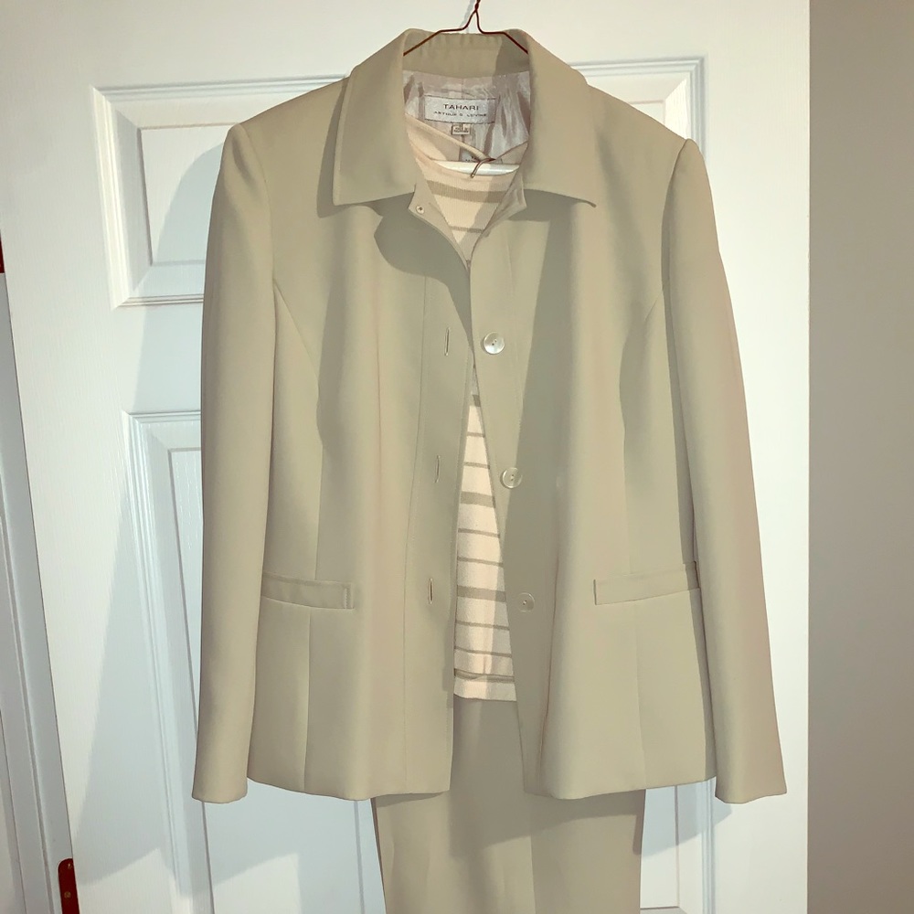 Tahari 3 piece pant suit